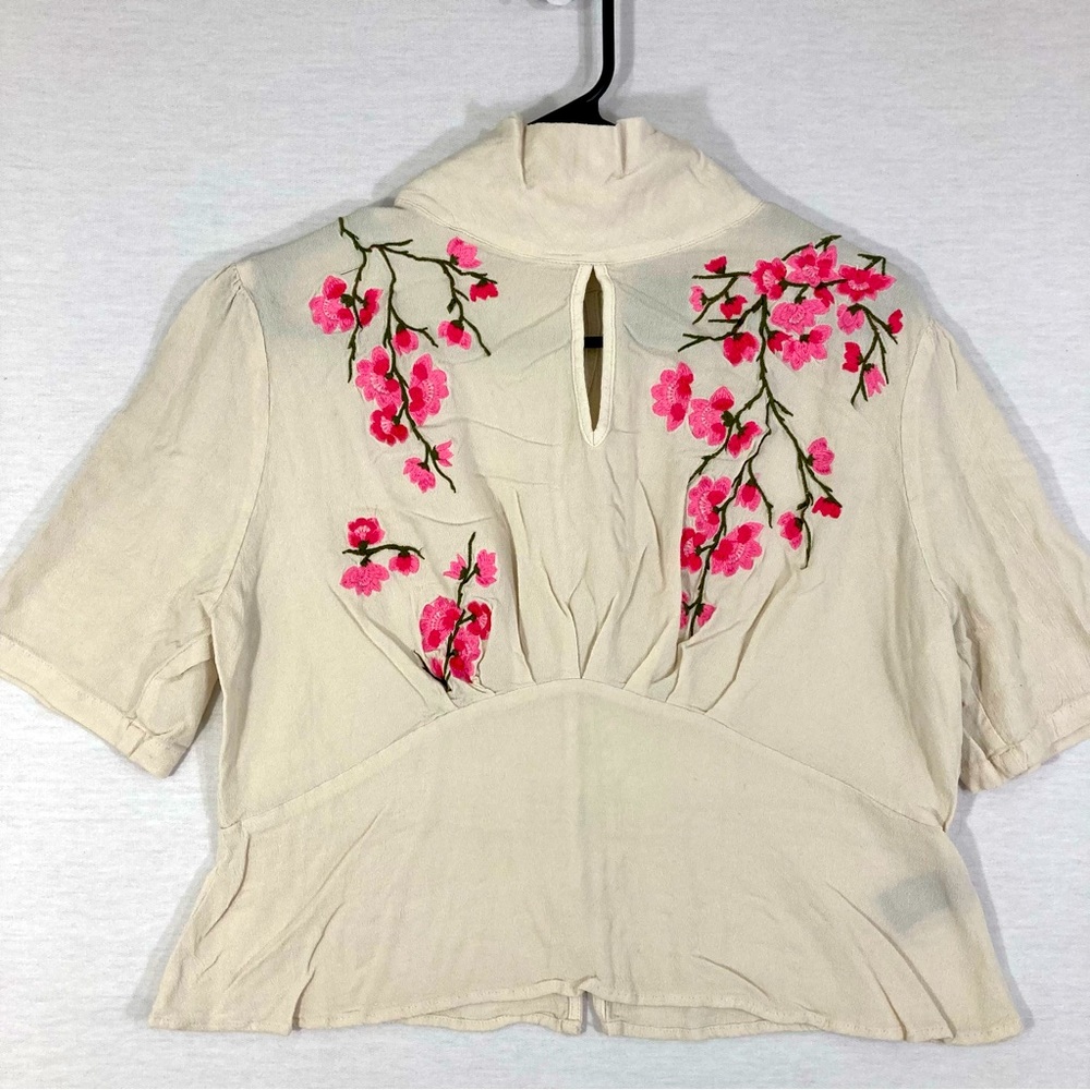Cliche Floral Embroidered High Neck Crop Top Size Large